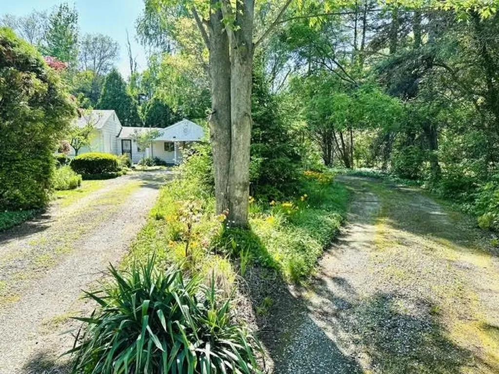 49905 North Avenue Macomb Township MI 48042
