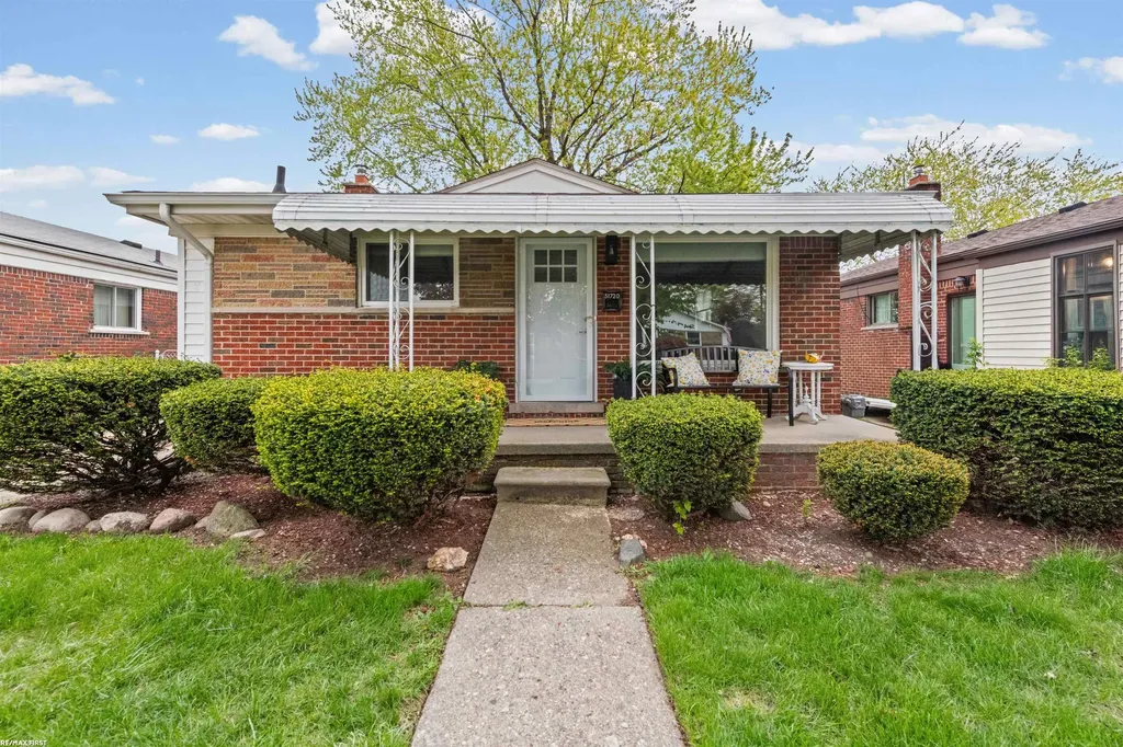 31720 Saint Margaret Street St. Clair Shores City MI 48082