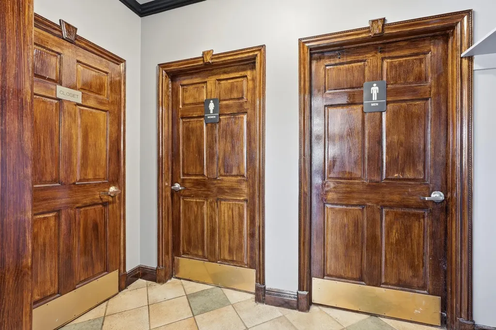 26080 Grand River Avenue Redford Charter Township MI 48240