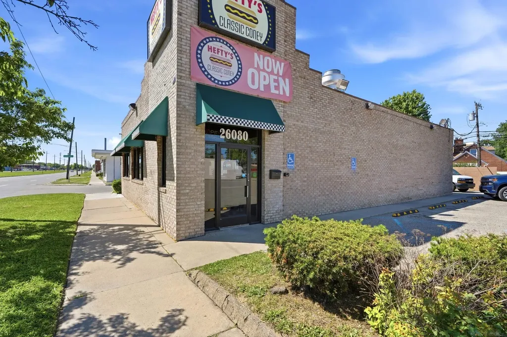 26080 Grand River Avenue Redford Charter Township MI 48240