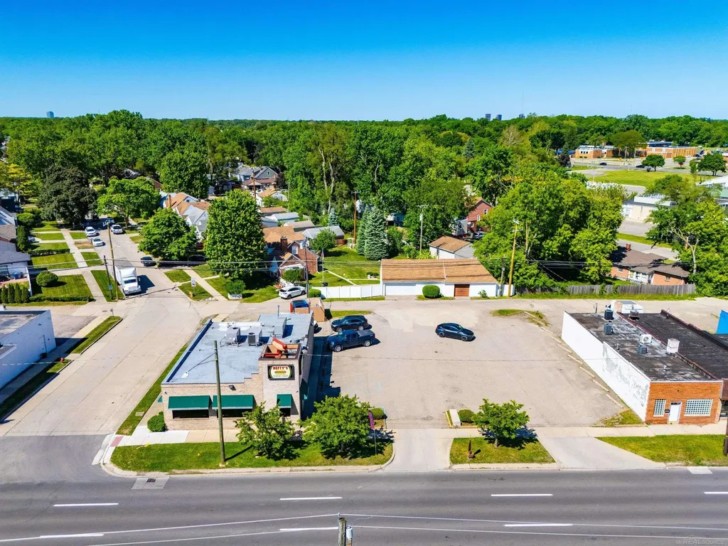 26080 Grand River Avenue Redford Charter Township MI 48240
