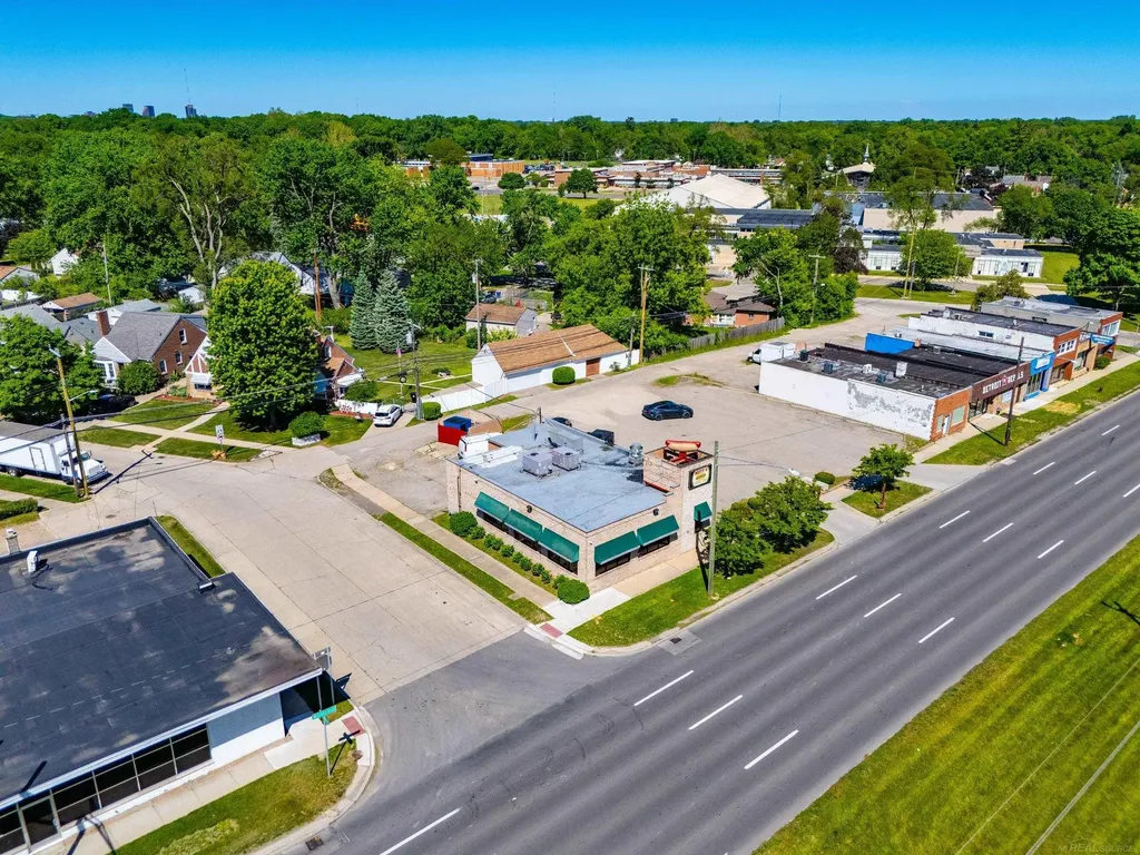 26080 Grand River Avenue Redford Charter Township MI 48240