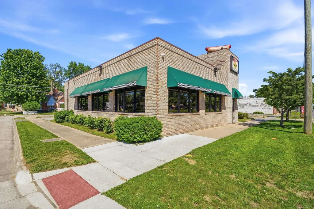 26080 Grand River Avenue Redford Charter Township MI 48240