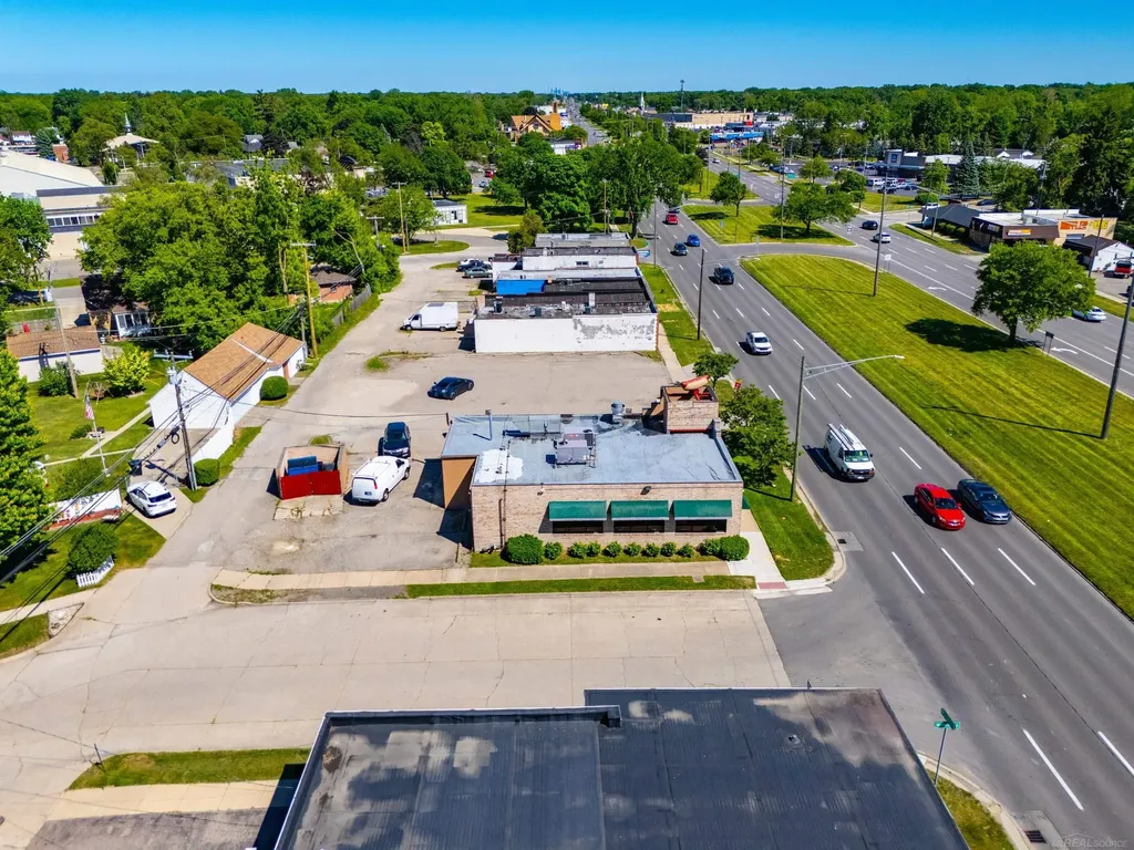 26080 Grand River Avenue Redford Charter Township MI 48240