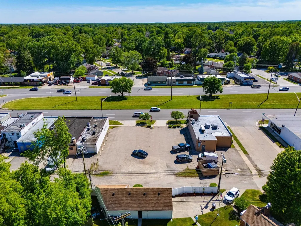 26080 Grand River Avenue Redford Charter Township MI 48240