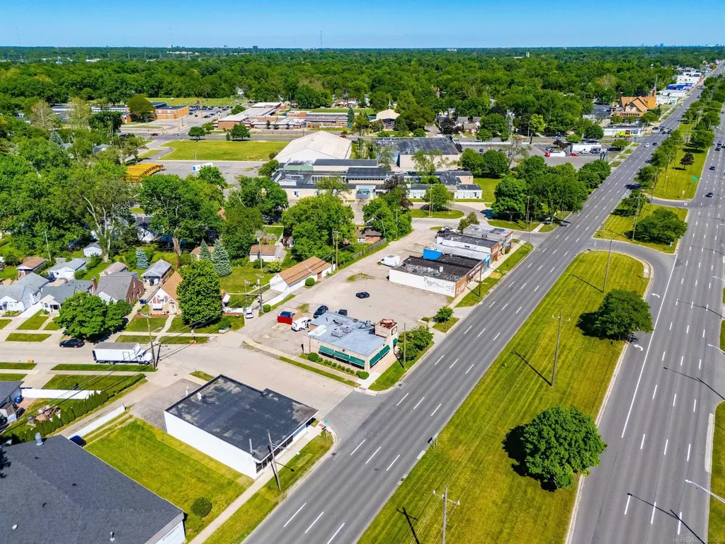 26080 Grand River Avenue Redford Charter Township MI 48240