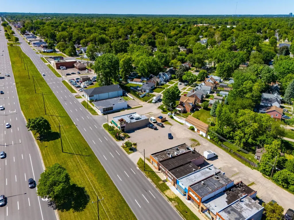 26080 Grand River Avenue Redford Charter Township MI 48240