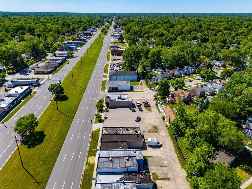 26080 Grand River Avenue Redford Charter Township MI 48240
