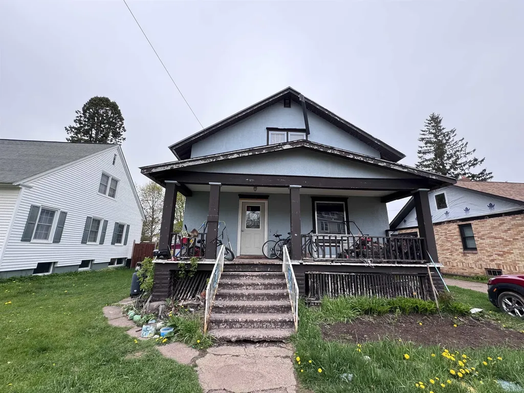220 E Ridge Street Ironwood City MI 49938