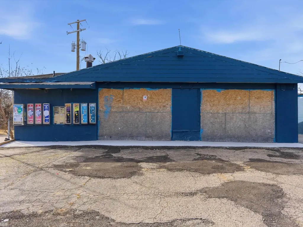 684 Auburn Avenue Pontiac City MI 48342