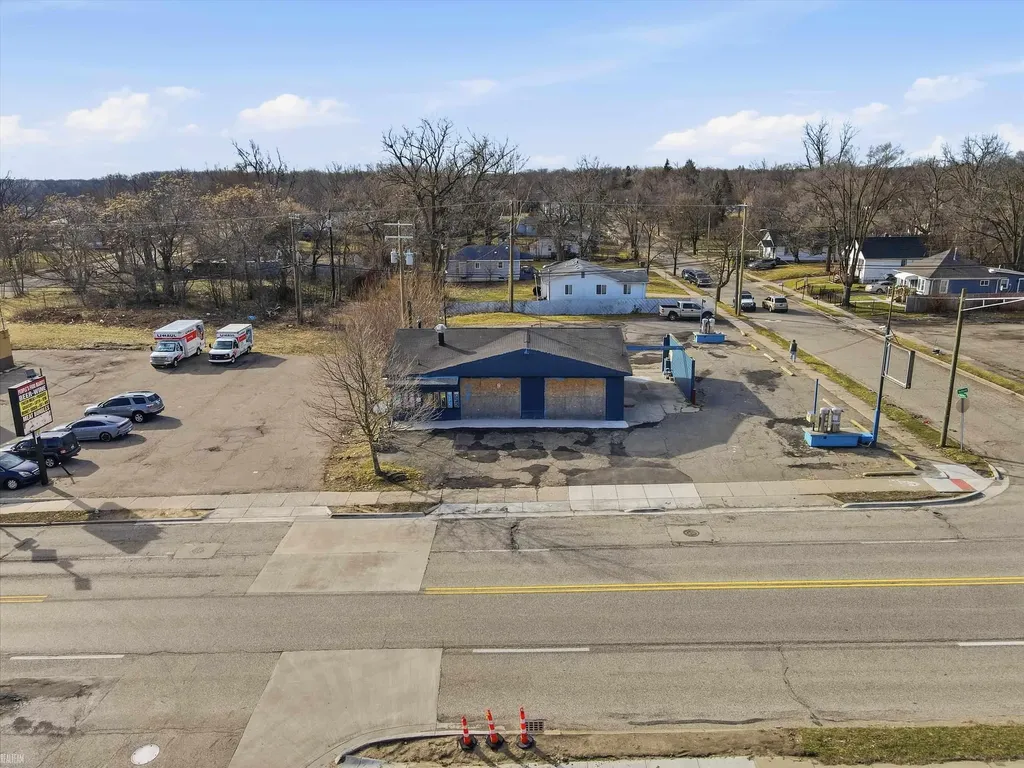 684 Auburn Avenue Pontiac City MI 48342