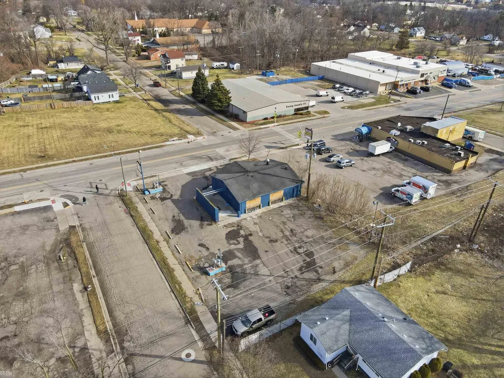 684 Auburn Avenue Pontiac City MI 48342