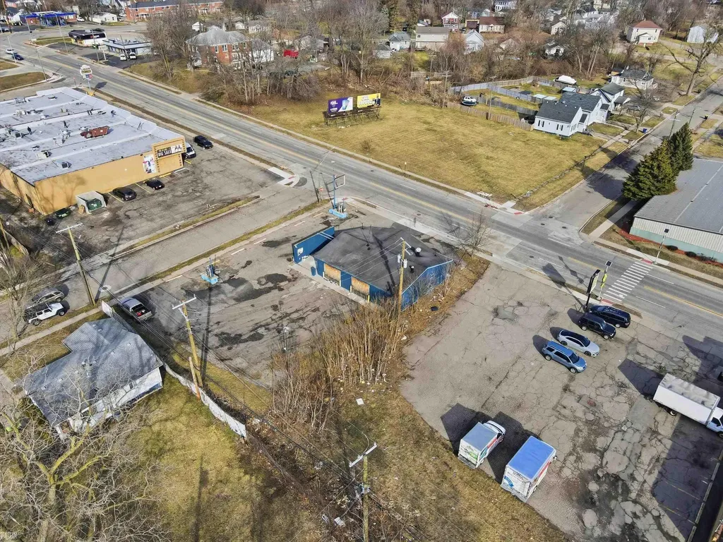 684 Auburn Avenue Pontiac City MI 48342