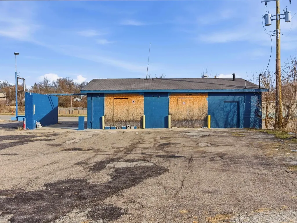 684 Auburn Avenue Pontiac City MI 48342