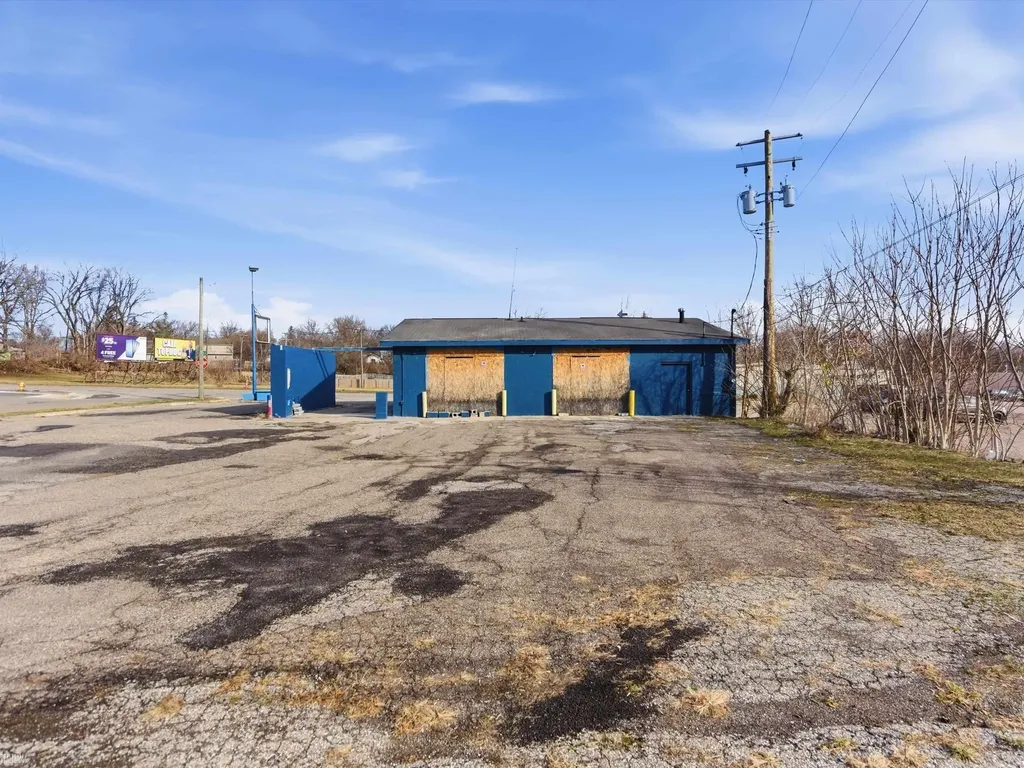 684 Auburn Avenue Pontiac City MI 48342
