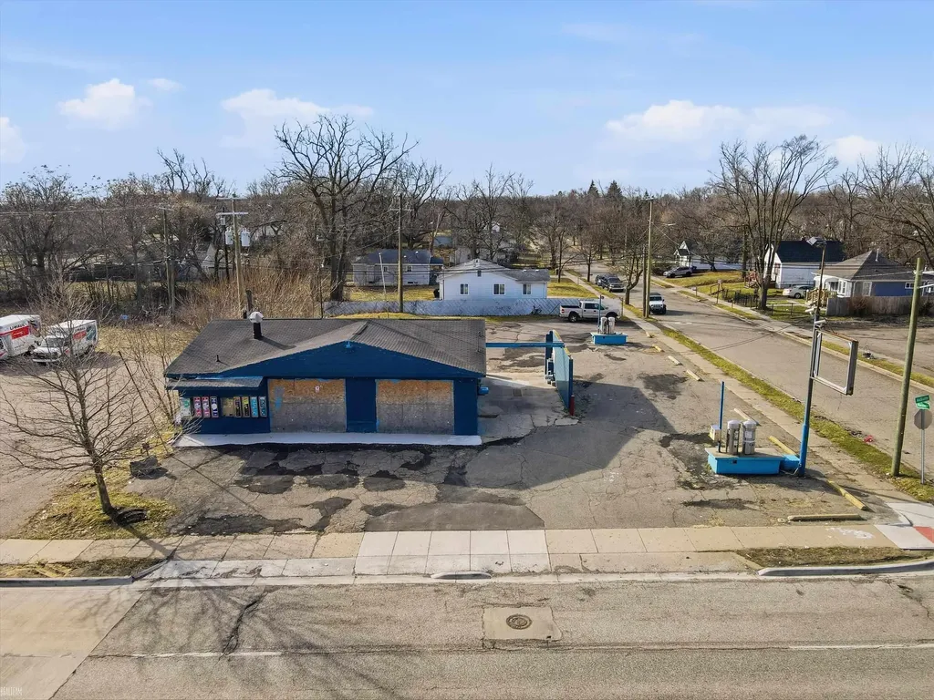 684 Auburn Avenue Pontiac City MI 48342