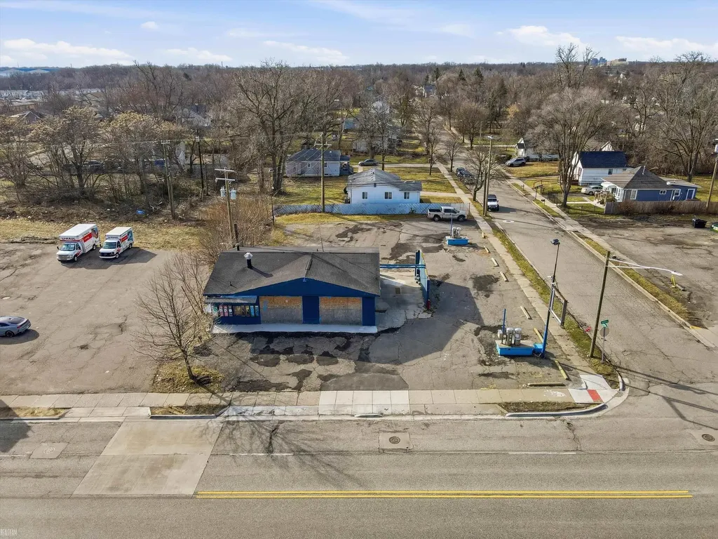 684 Auburn Avenue Pontiac City MI 48342