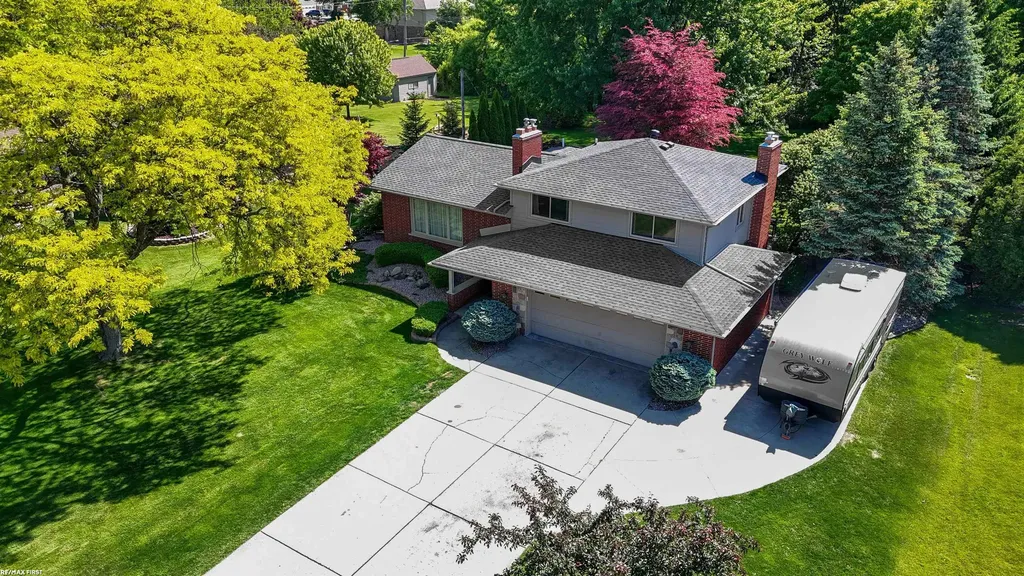 46368 Community Center Drive Chesterfield Township MI 48047