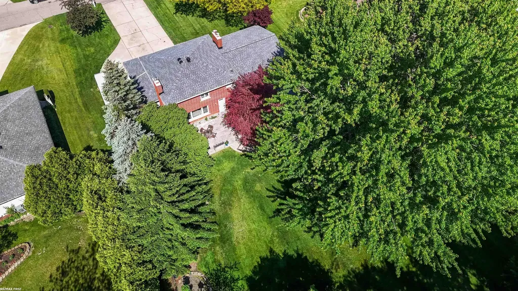 46368 Community Center Drive Chesterfield Township MI 48047