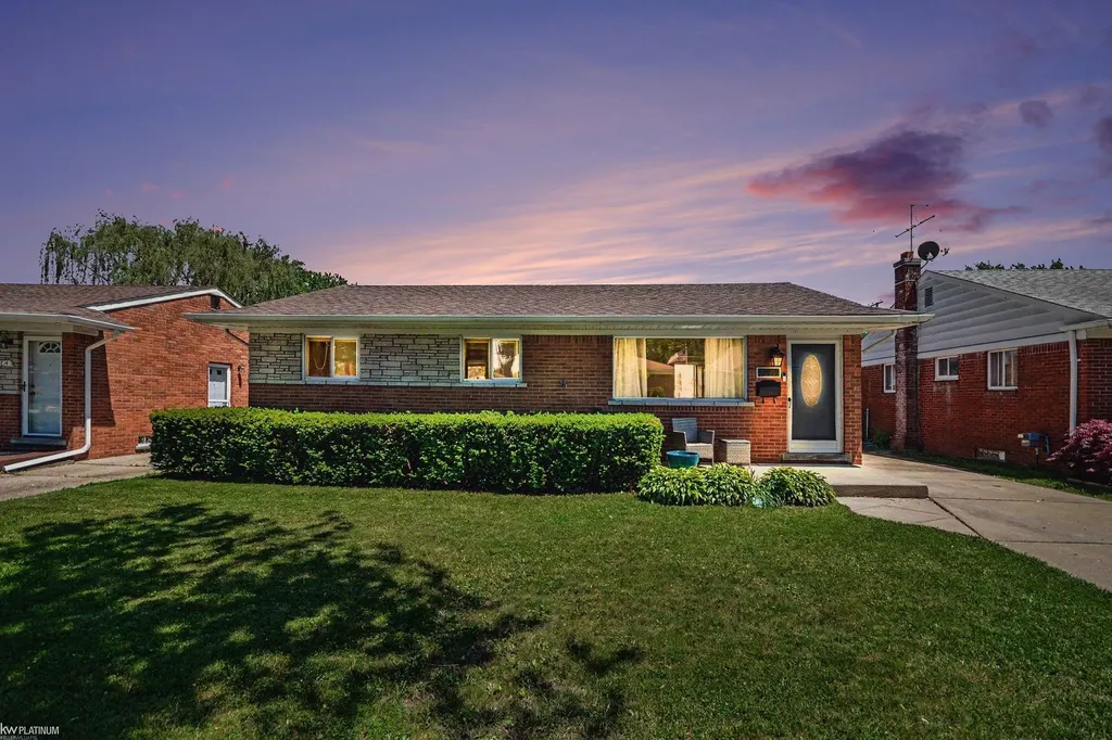 29808 Maplegrove Street St. Clair Shores City MI 48082