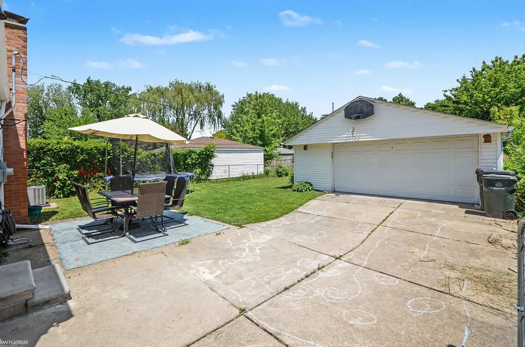 29808 Maplegrove Street St. Clair Shores City MI 48082