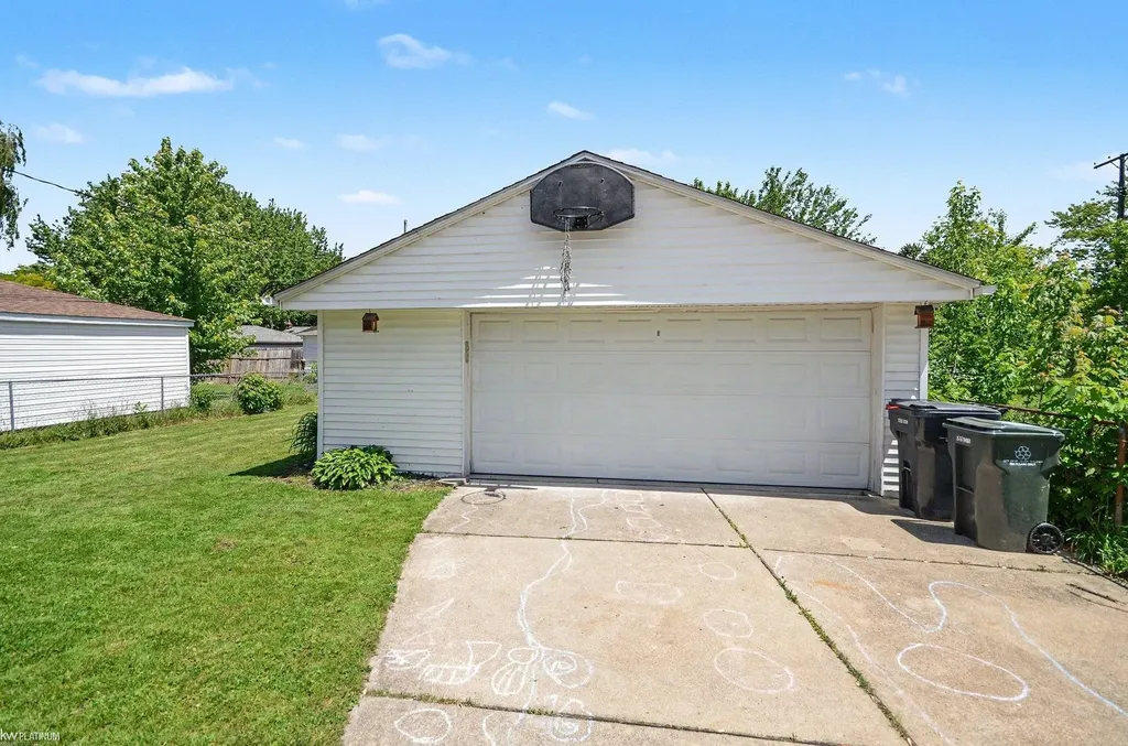 29808 Maplegrove Street St. Clair Shores City MI 48082