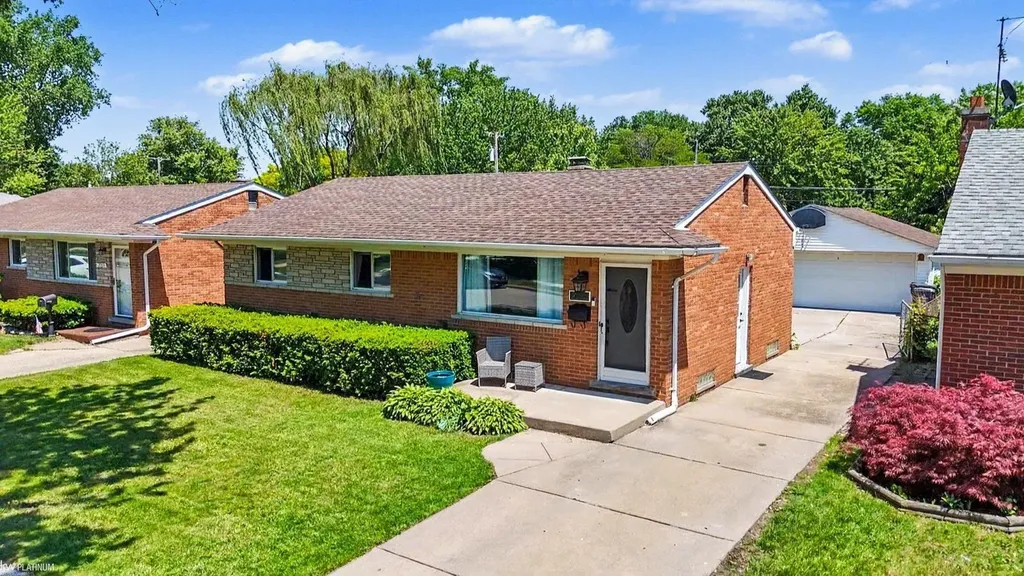 29808 Maplegrove Street St. Clair Shores City MI 48082