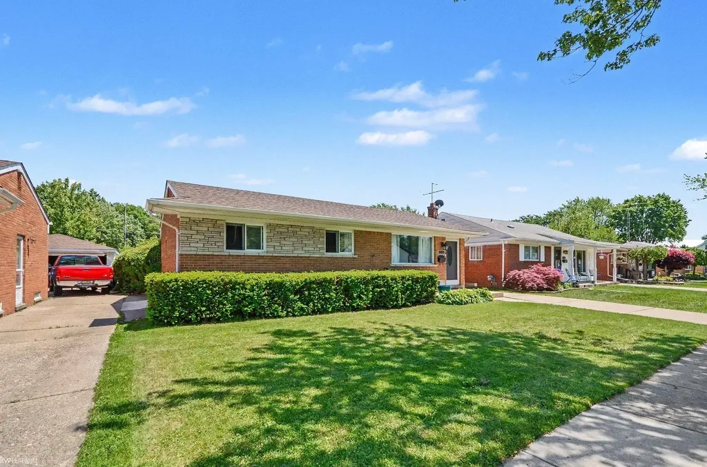 29808 Maplegrove Street St. Clair Shores City MI 48082
