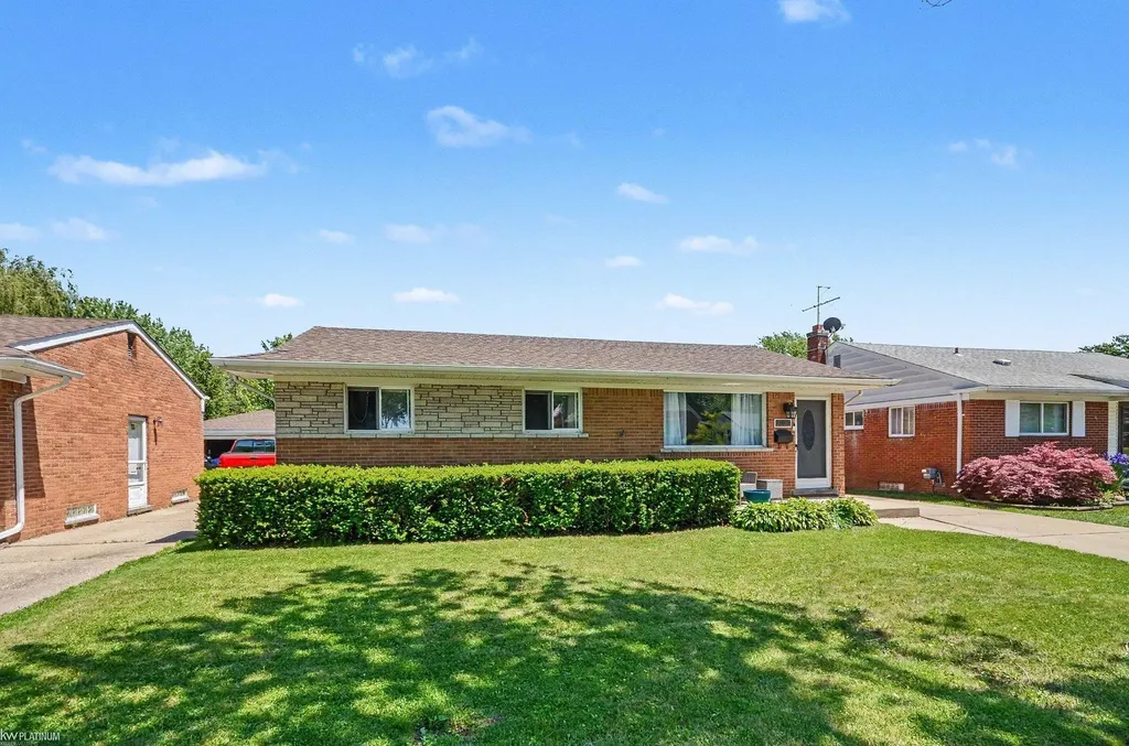29808 Maplegrove Street St. Clair Shores City MI 48082