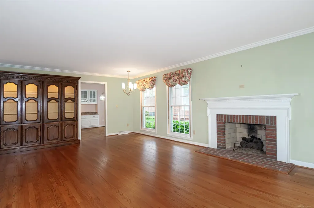 174 Windwood Pointe Street St. Clair Shores City MI 48080