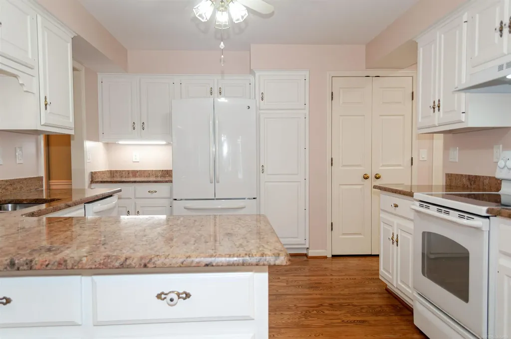 174 Windwood Pointe Street St. Clair Shores City MI 48080