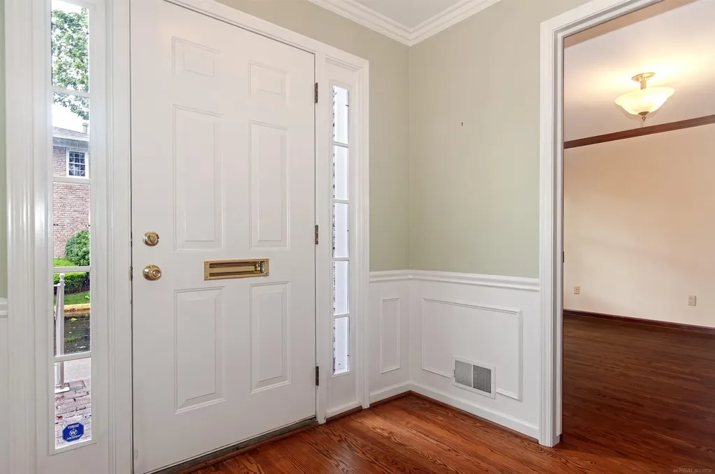 174 Windwood Pointe Street St. Clair Shores City MI 48080