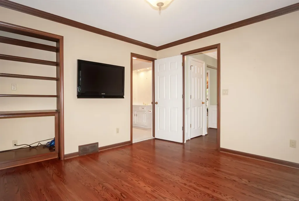 174 Windwood Pointe Street St. Clair Shores City MI 48080