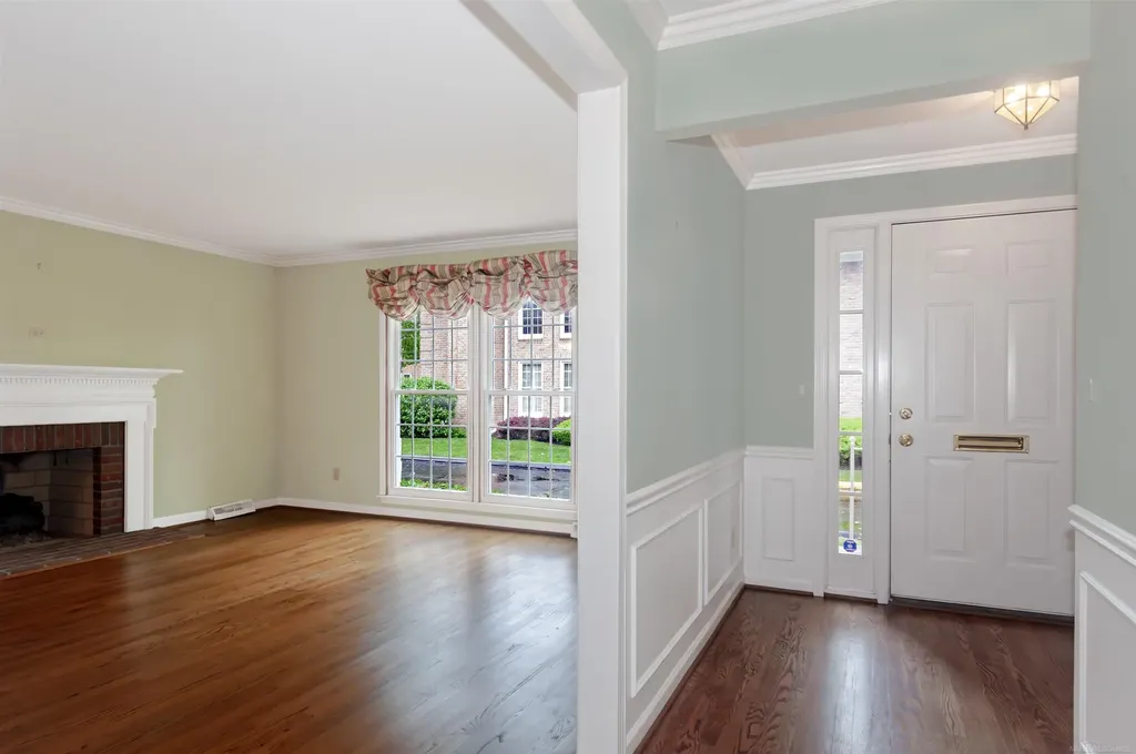 174 Windwood Pointe Street St. Clair Shores City MI 48080