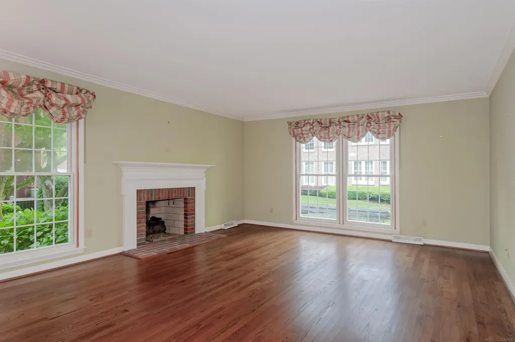 174 Windwood Pointe Street St. Clair Shores City MI 48080