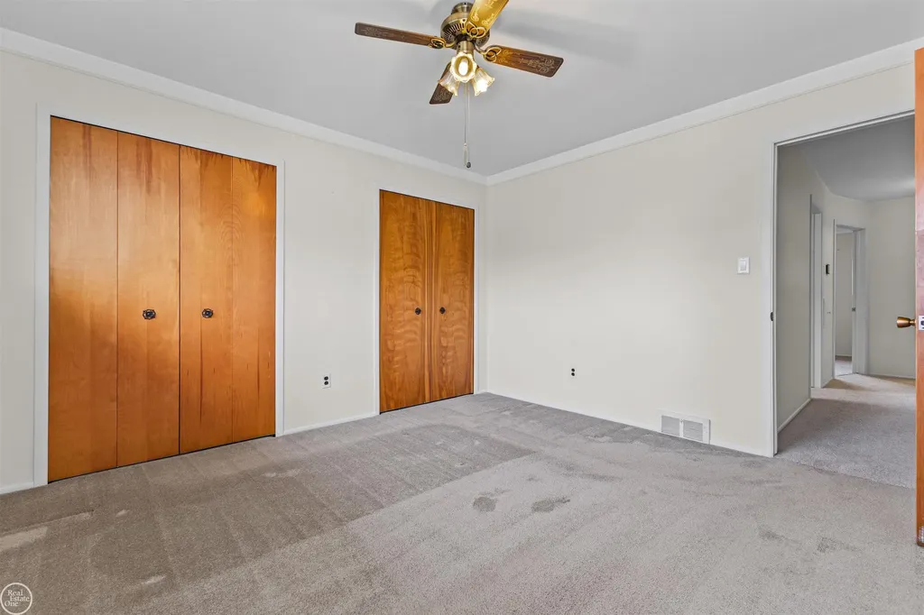 13216 Cromie Drive Warren City MI 48088