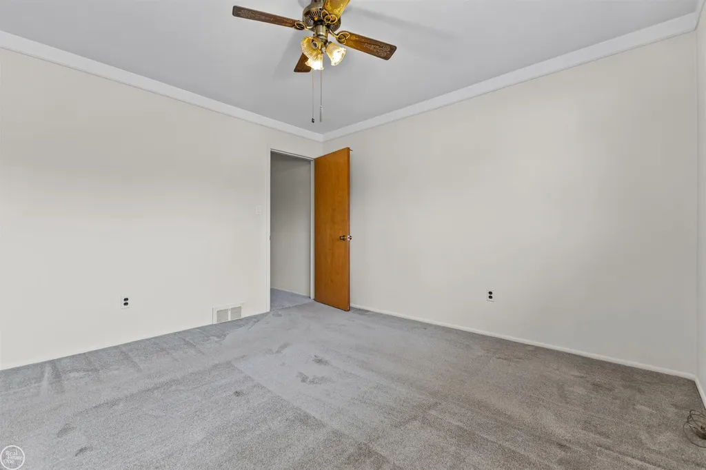 13216 Cromie Drive Warren City MI 48088