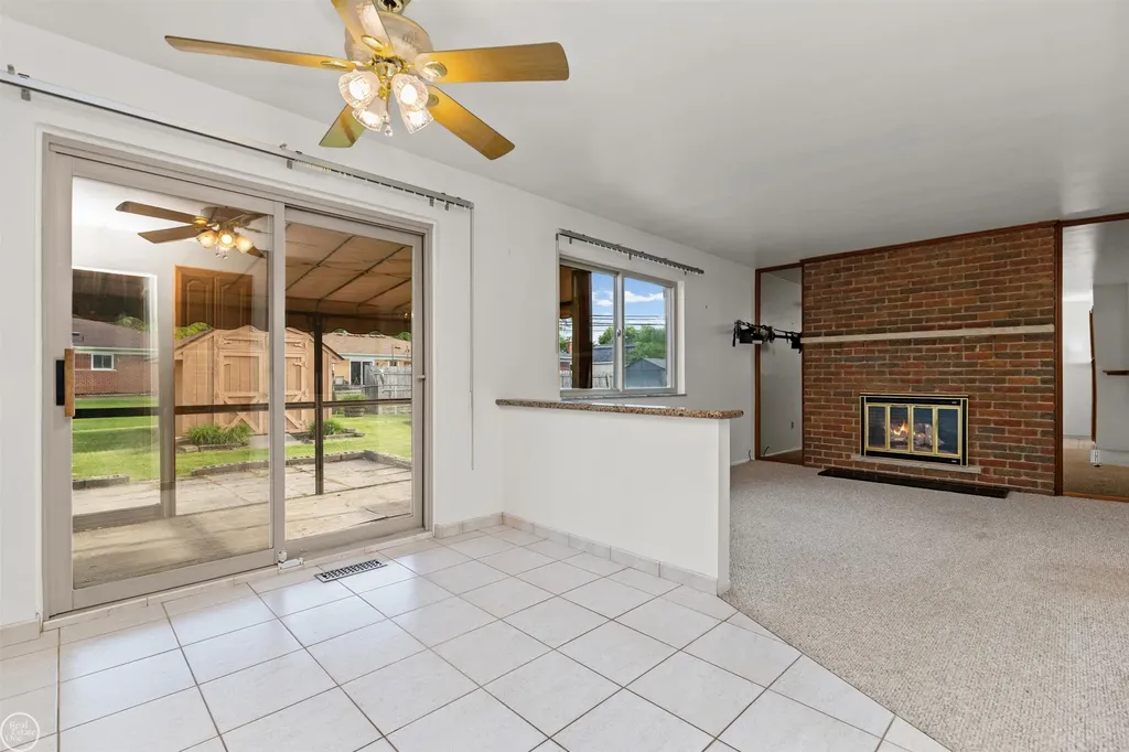 13216 Cromie Drive Warren City MI 48088