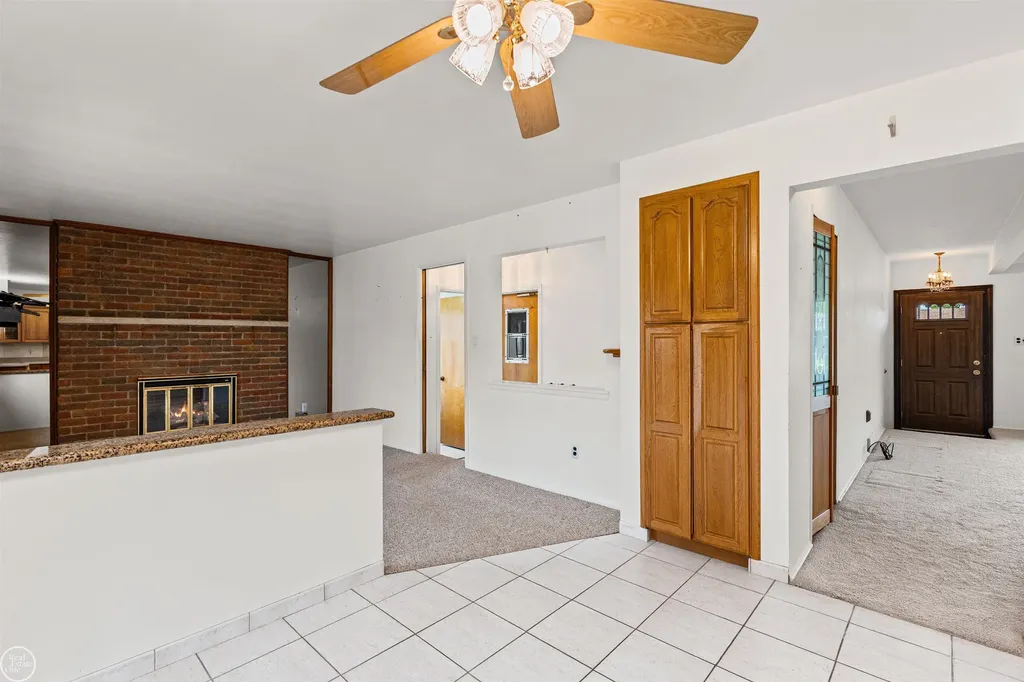 13216 Cromie Drive Warren City MI 48088