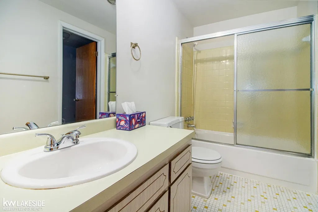 28306 Universal Drive Warren City MI 48092