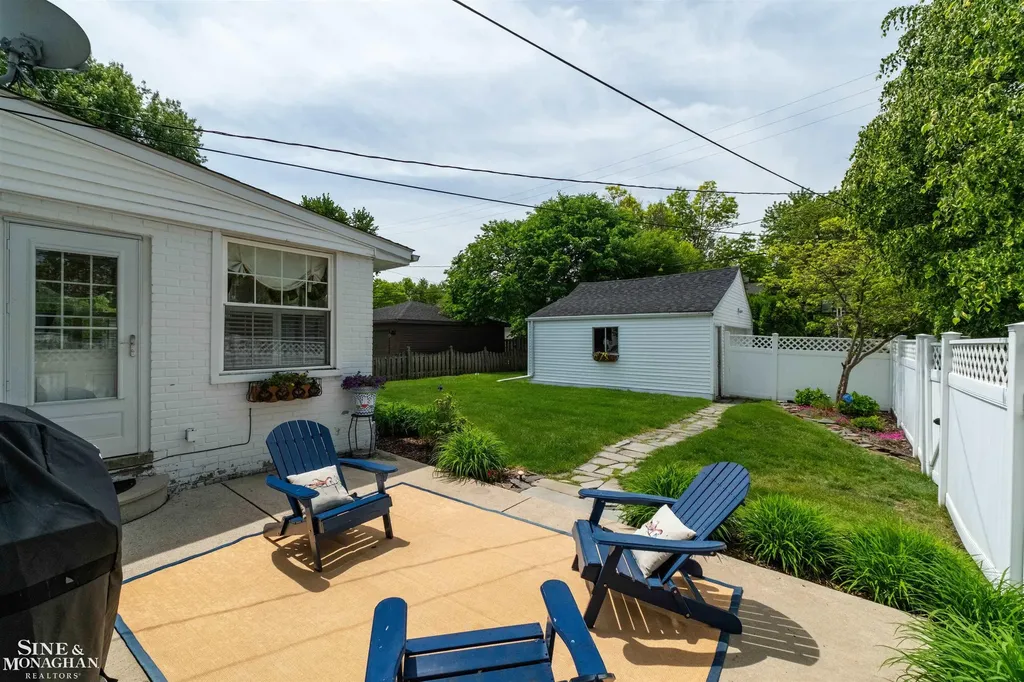 901 Lincoln Road Grosse Pointe City MI 48230