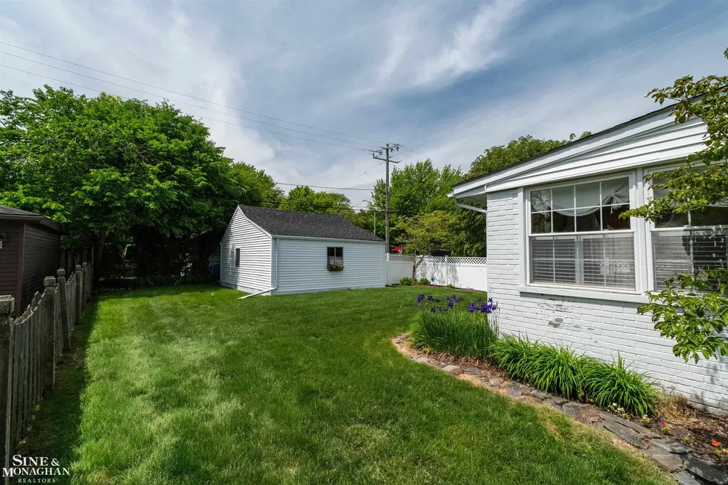 901 Lincoln Road Grosse Pointe City MI 48230