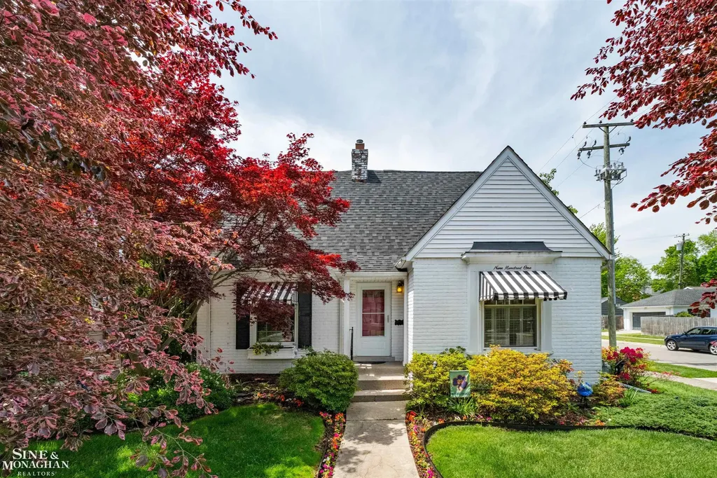 901 Lincoln Road Grosse Pointe City MI 48230