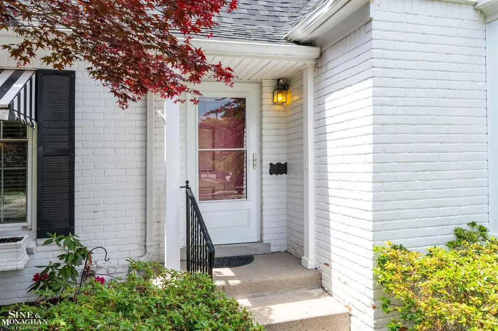 901 Lincoln Road Grosse Pointe City MI 48230