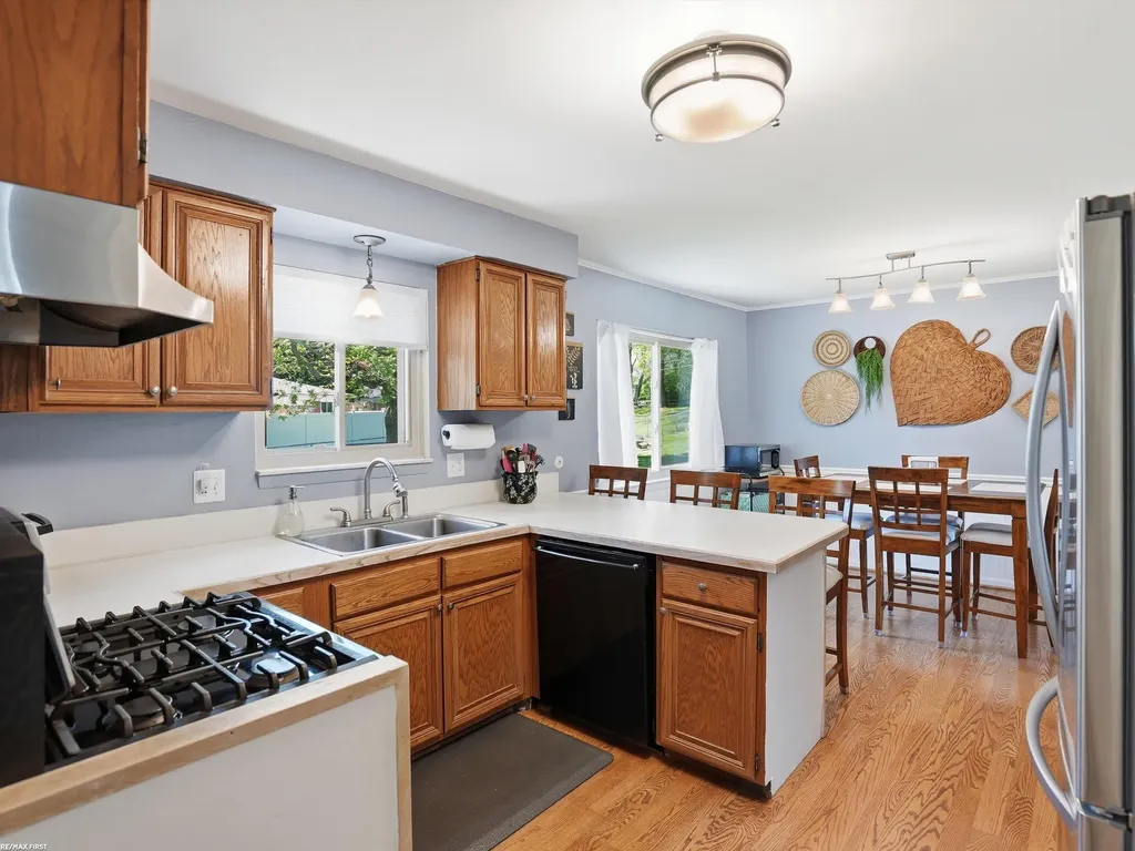 4112 Thorney Drive Shelby Charter Township MI 48316