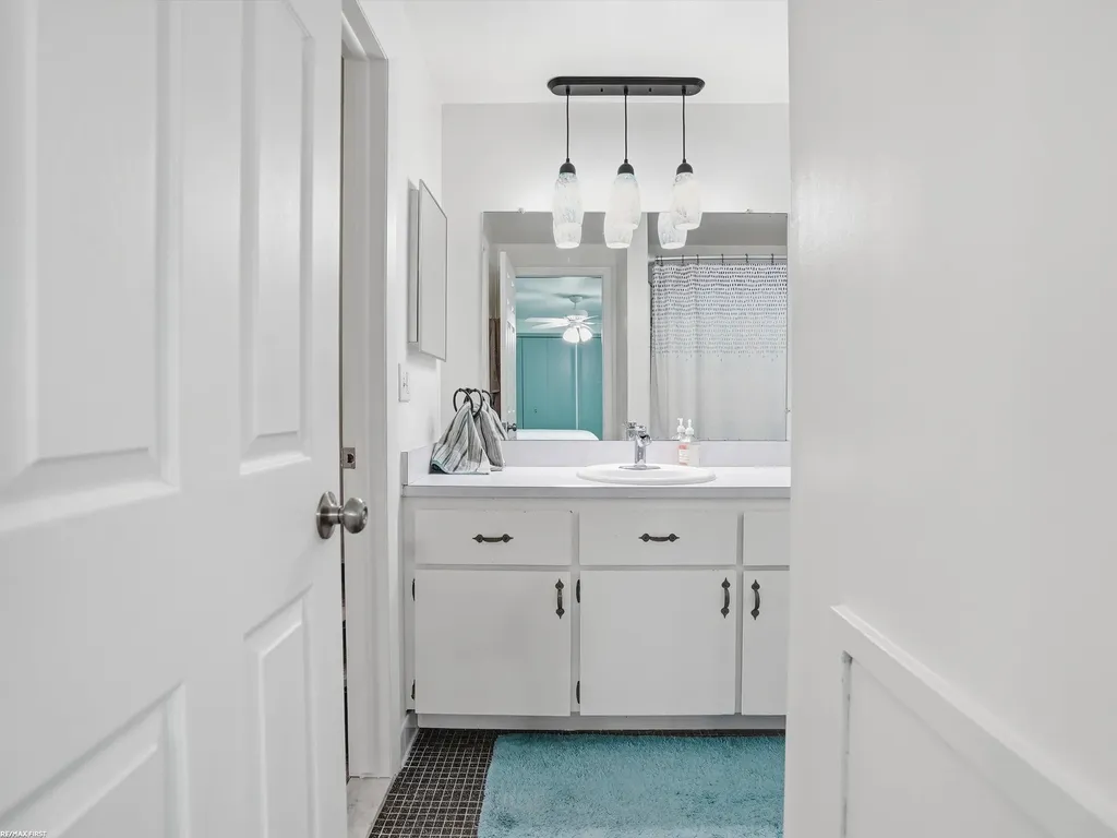4112 Thorney Drive Shelby Charter Township MI 48316