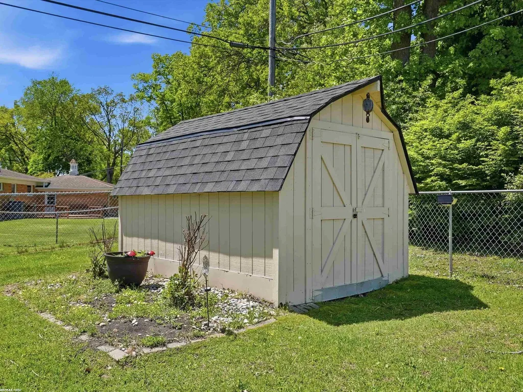 4112 Thorney Drive Shelby Charter Township MI 48316