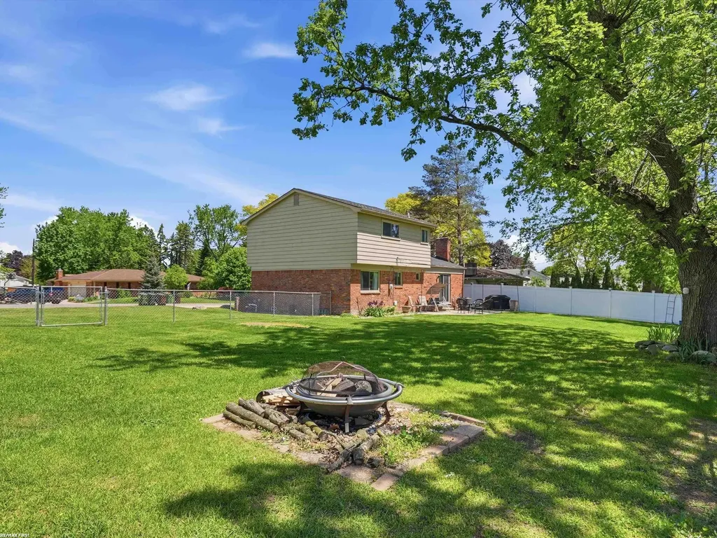 4112 Thorney Drive Shelby Charter Township MI 48316