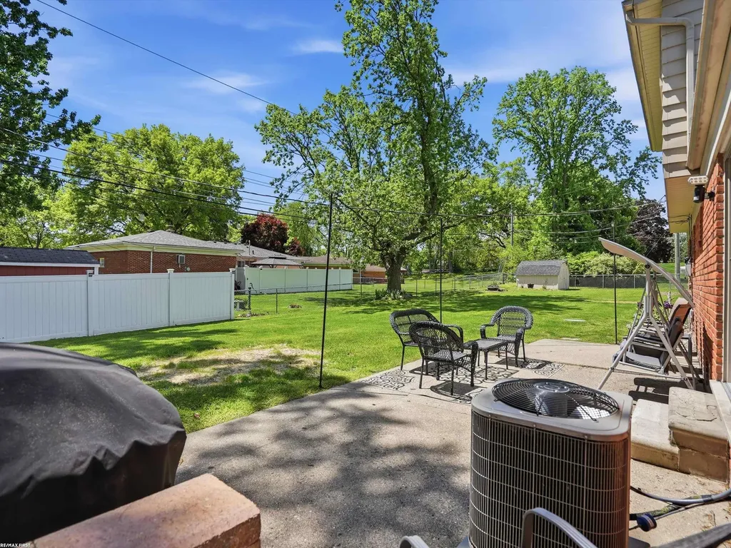 4112 Thorney Drive Shelby Charter Township MI 48316