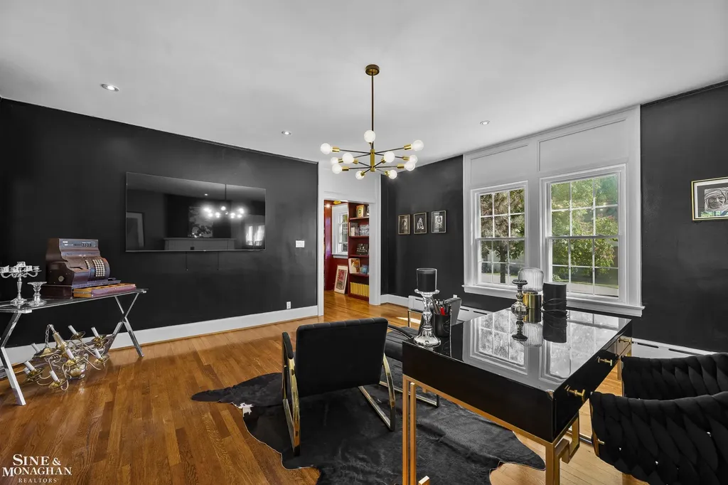 512 Washington Road Grosse Pointe City MI 48230